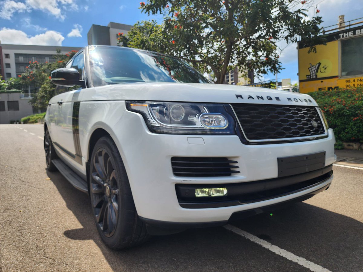 Manuouteroamers's tweet photo. RANGE ROVER VOGUE YEAR 2016 FOR SALE ORIGINAL PAINT  3000CC *DIESEL* ENGINE...*8 SPEED AUTO KNOB GEAR*..BRAND NEW TYRES AND ALLOYRIMS..*WORKING SUNROOF*.. DOCUMENTS..*
ASKING PRICE 9,500,000
* SLIGHTLY NEGOTIABLE. 
TRADEIN ACCEPTED
 UNREGISTERED https://t.co/Qp8oDddqIW