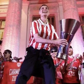 skakistisgamias's tweet photo. Ποσα ψυχοφάρμακα έχουν πάρει για να παριστάνουν ούτε 2 μήνες μετά πως δεν συνέβη ποτέ…. Είμαστε εδώ για να τους το “θυμίζουμε” 😘
#OlympiacosBC https://t.co/J1u7e4jBf7
