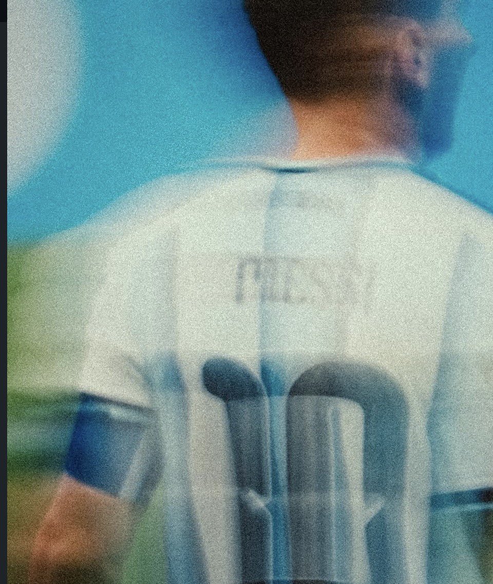 dhruvilrangani's tweet photo. the god himself...messi 😇 https://t.co/CaWLZLHE74