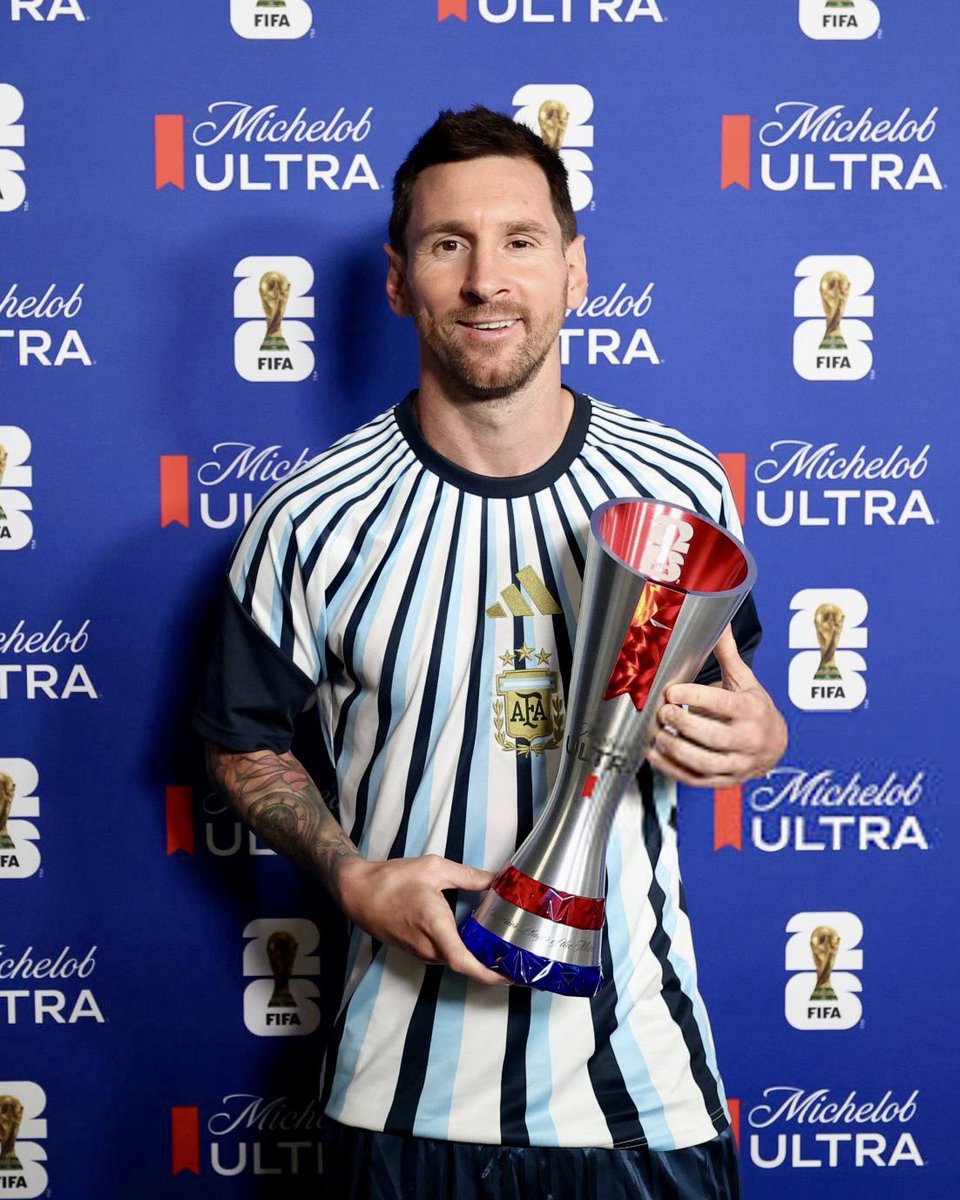 ProFoot_HQ's tweet photo. 🔵 OFFICIAL: Lionel Messi has been named the Man of the Match in Argentina’s game against Egypt. ✨🇦🇷

🏆 vs Algeria
🏆 vs Austria
🏆 vs Cape Verde
🏆 vs Egypt

Is he really 39? 😅 https://t.co/z6ZmnngNrG