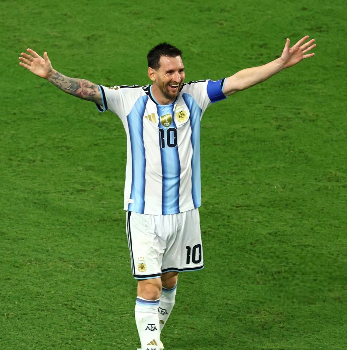 SleemDeap's tweet photo. بس تعليق بسيط لجماعة حجّة "الظلم التحكيمي"
التحكيم بعمرو ما كان منصف ١٠٠% بالمباريات.
ومتل ما كنت تقبل وتفرح بالظلم التحكيمي لما كان يكون لصالح المنتخب أو الفريق يلي بتشجعو، فبدك خاوا تقبل لما يجي الظلم التحكيمي ضدك.
ومبروك للأرجنتين وميسي ���🤍
#ميسي #كاس_العالم_٢٠٢٦ https://t.co/51se7i7jFk