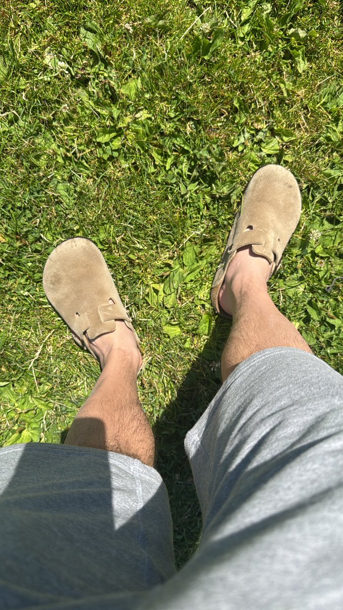 brofeet9s's tweet photo. Sweaty af. Come take em off bros. https://t.co/wHsdE2JW9B
