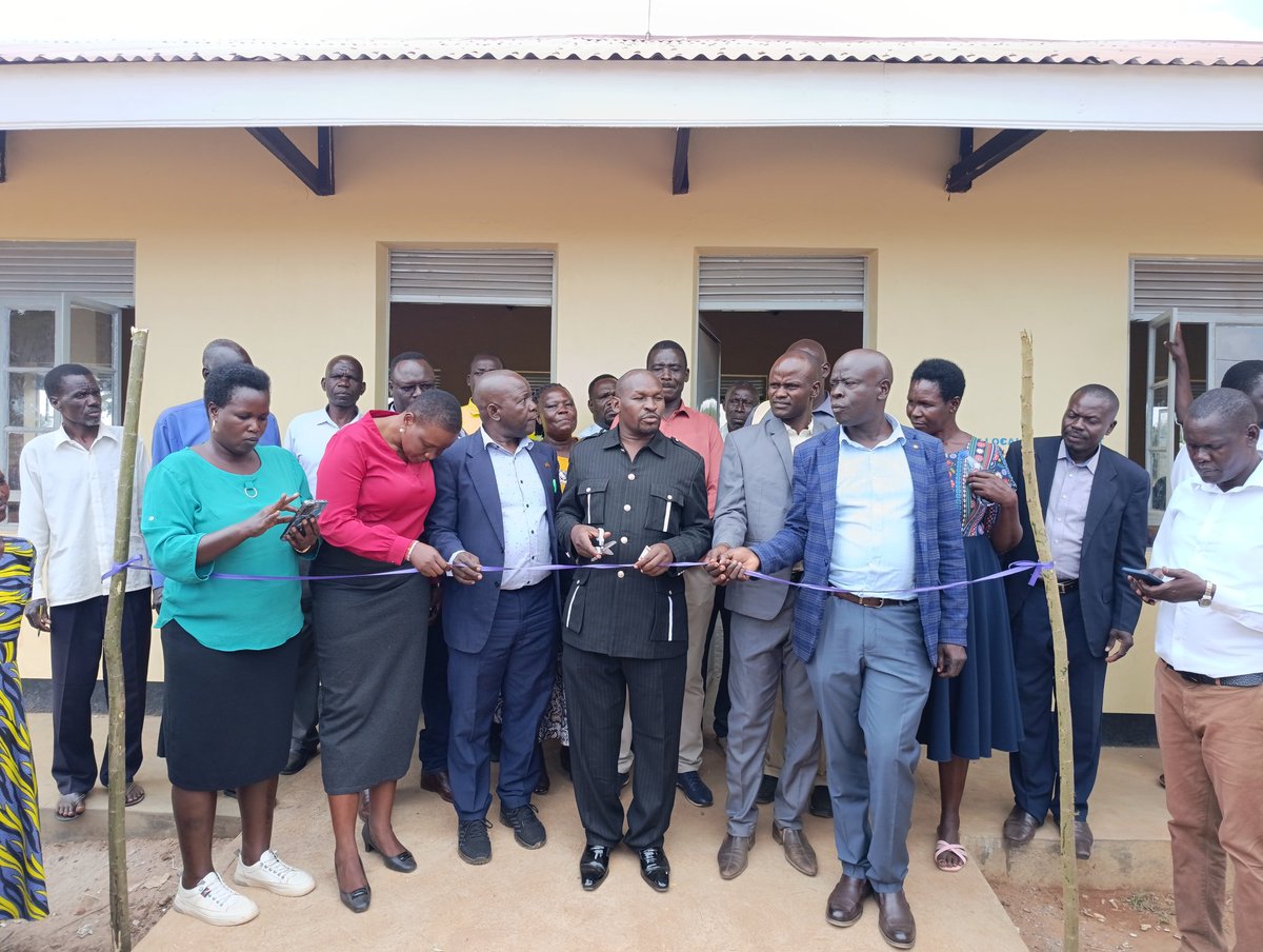 EIchariat's tweet photo. Today, the Deputy RDC of Kumi Mr. Chemutai James Small commissioned  education projects 4 FY 2026/27, they included;
1. Maintenance of 4 classroom block with an office at Oladot P/S  valued at 90,417, 165.
2. Construction of 2 classroom block at Kakures PS valued at 75,960,933. https://t.co/zYlxhcIWUl