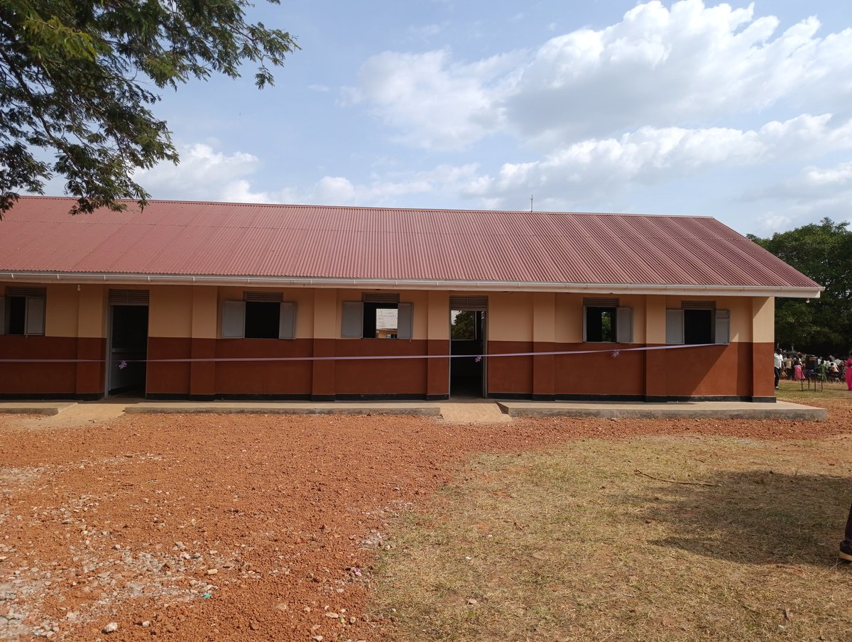 EIchariat's tweet photo. Today, the Deputy RDC of Kumi Mr. Chemutai James Small commissioned  education projects 4 FY 2026/27, they included;
1. Maintenance of 4 classroom block with an office at Oladot P/S  valued at 90,417, 165.
2. Construction of 2 classroom block at Kakures PS valued at 75,960,933. https://t.co/zYlxhcIWUl