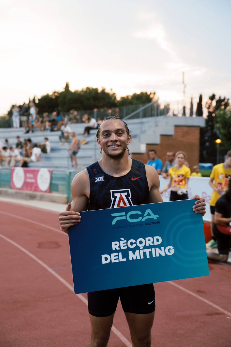 Atletisme_FCA's tweet photo. 😍 Dos moments

800 m

🫵 Marta Mitjans 2:00:63

😱 Julia Lillo  2:00:92 MMP 

⚡️ Mason Lawyer 10.07 100 m 

MITING RECORD 

Resultats: https://t.co/n37TsuqZzP https://t.co/A6ApacbT1k