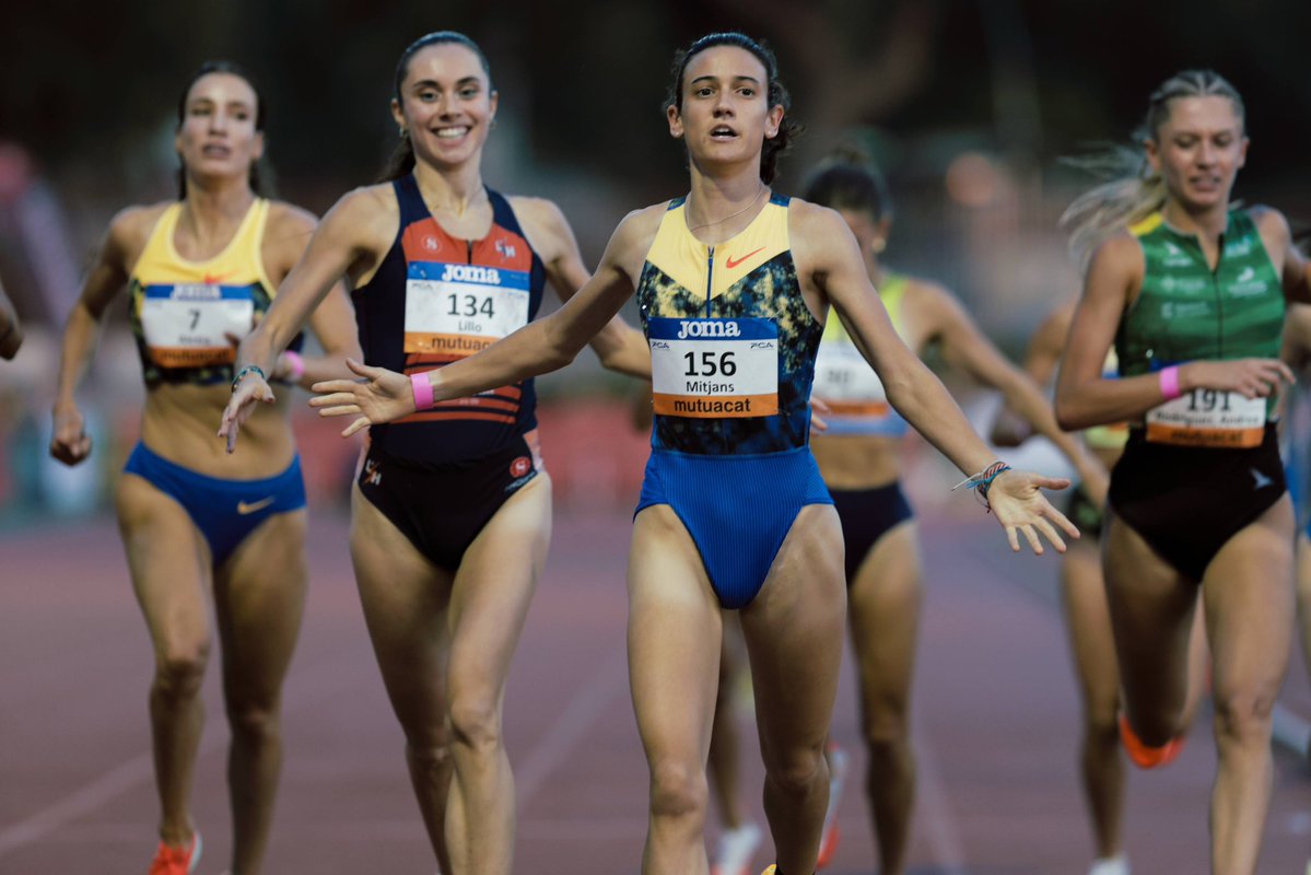 Atletisme_FCA's tweet photo. 😍 Dos moments

800 m

🫵 Marta Mitjans 2:00:63

😱 Julia Lillo  2:00:92 MMP 

⚡️ Mason Lawyer 10.07 100 m 

MITING RECORD 

Resultats: https://t.co/n37TsuqZzP https://t.co/A6ApacbT1k