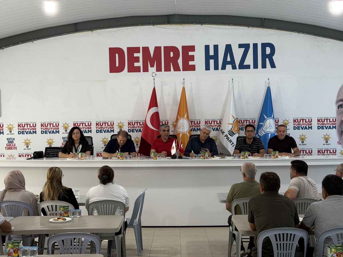 DemreAkParti's tweet photo. 📍AK Parti Demre İlçe Başkanlığı

İl Sağlık Müdürümüz Prof. Dr. Behzat Özkan, İlçe Koordinatörümüz Sayın Haydar Pala, Destek Hizmetleri Başkan Yardımcımız Sayın Merve Gür, Gençlik Kolları Başkanımız Sayın Alperen Koparıcı ve ilçe teşkilatımız ile birlikte İlçe Başkanlığımızda bir araya gelerek sağlık alanındaki çalışmalar ve ilçemize yönelik planlamalar üzerine istişarelerde bulunduk.

#AkParti #AkPartiAntalya #AkPartiDemre