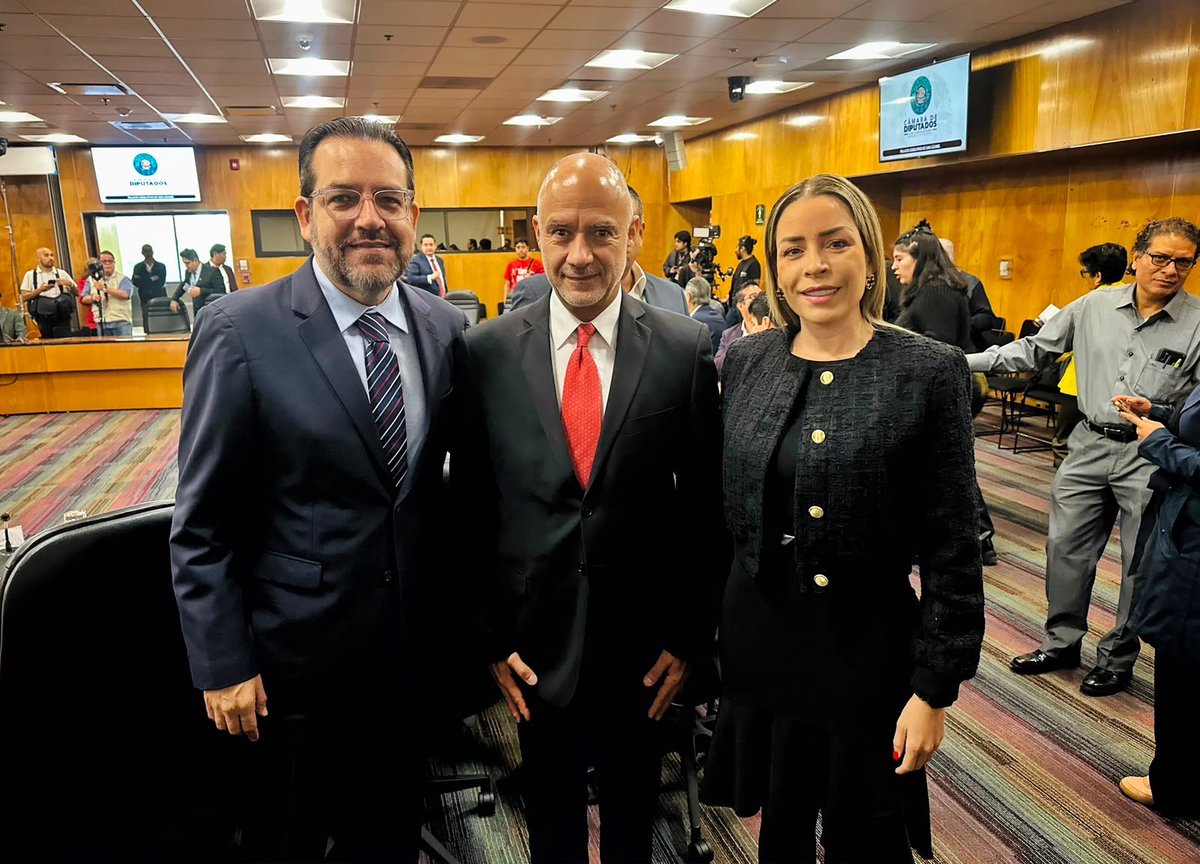 Veronica_mtz's tweet photo. El día de hoy solicité al Secretario de Infraestructura, Comunicaciones y Transportes, Ing. Jesús Antonio Esteva, el inicio de los trabajos de conservación y mantenimiento del tramo carretero Torreón–Saltillo, así como la ampliación y modernización del tramo Monclova–Saltillo…. https://t.co/tMUMtdgo2w