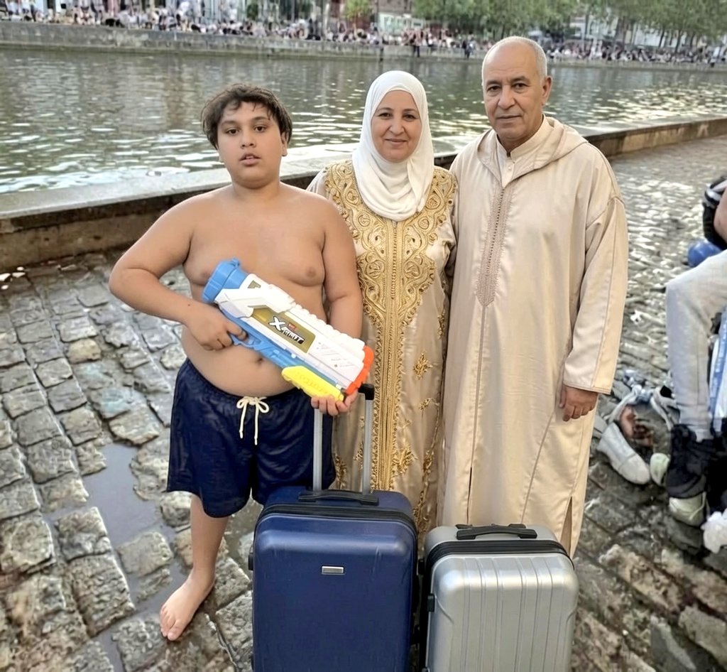 dictavenir's tweet photo. 🔴 Hamza la Douane et sa famille vivent leurs derniers mois sur le sol de France. https://t.co/YNL2vAB5rM