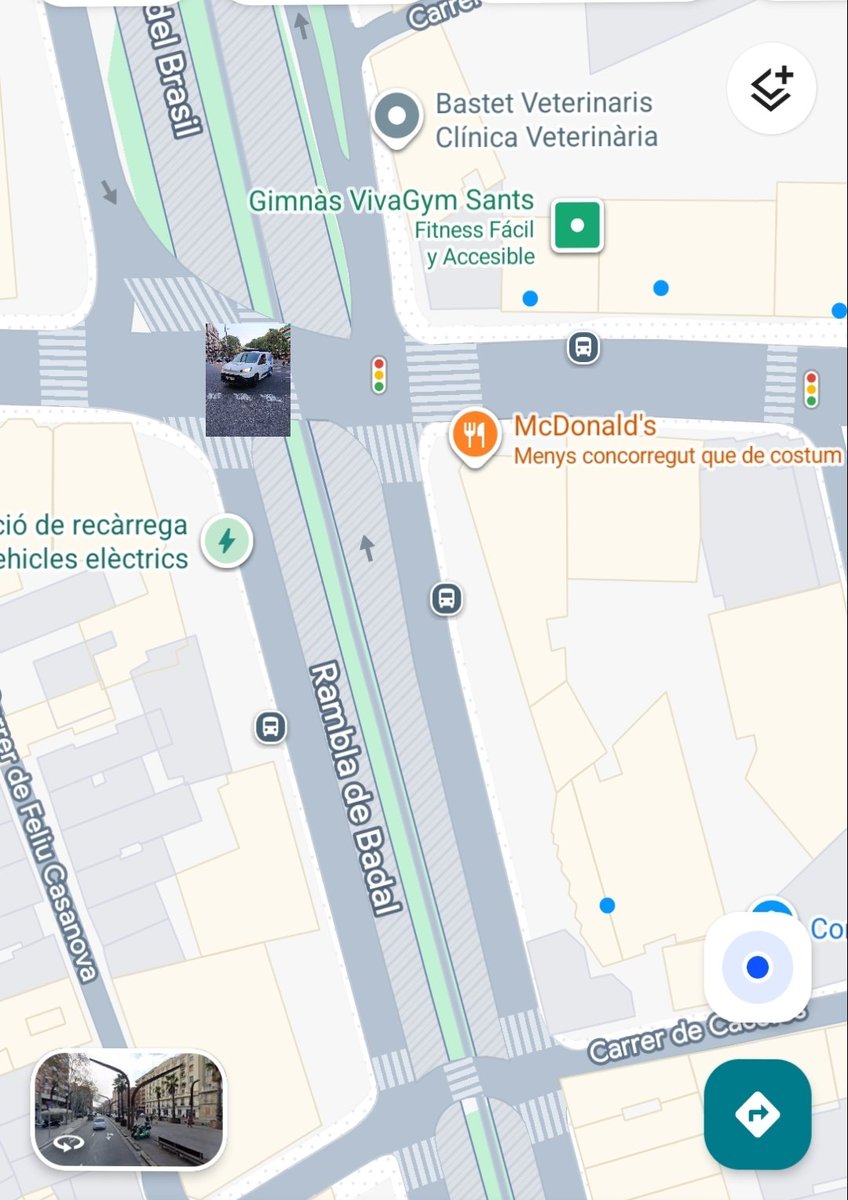 RapsodiaEr95917's tweet photo. Aquesta furgo de @digimobil_es, avui 7/07/26 a les 21:09 en Barcelona gairebé m'atropella mentre jo creuava pel pas de vianants, per haver fet un gir prohibit a la carretera de Sants amb Rambla badal. La furgoneta anava sentit L'hospitalet. @GUBBarcelona @moss https://t.co/VN8JKBrqXn