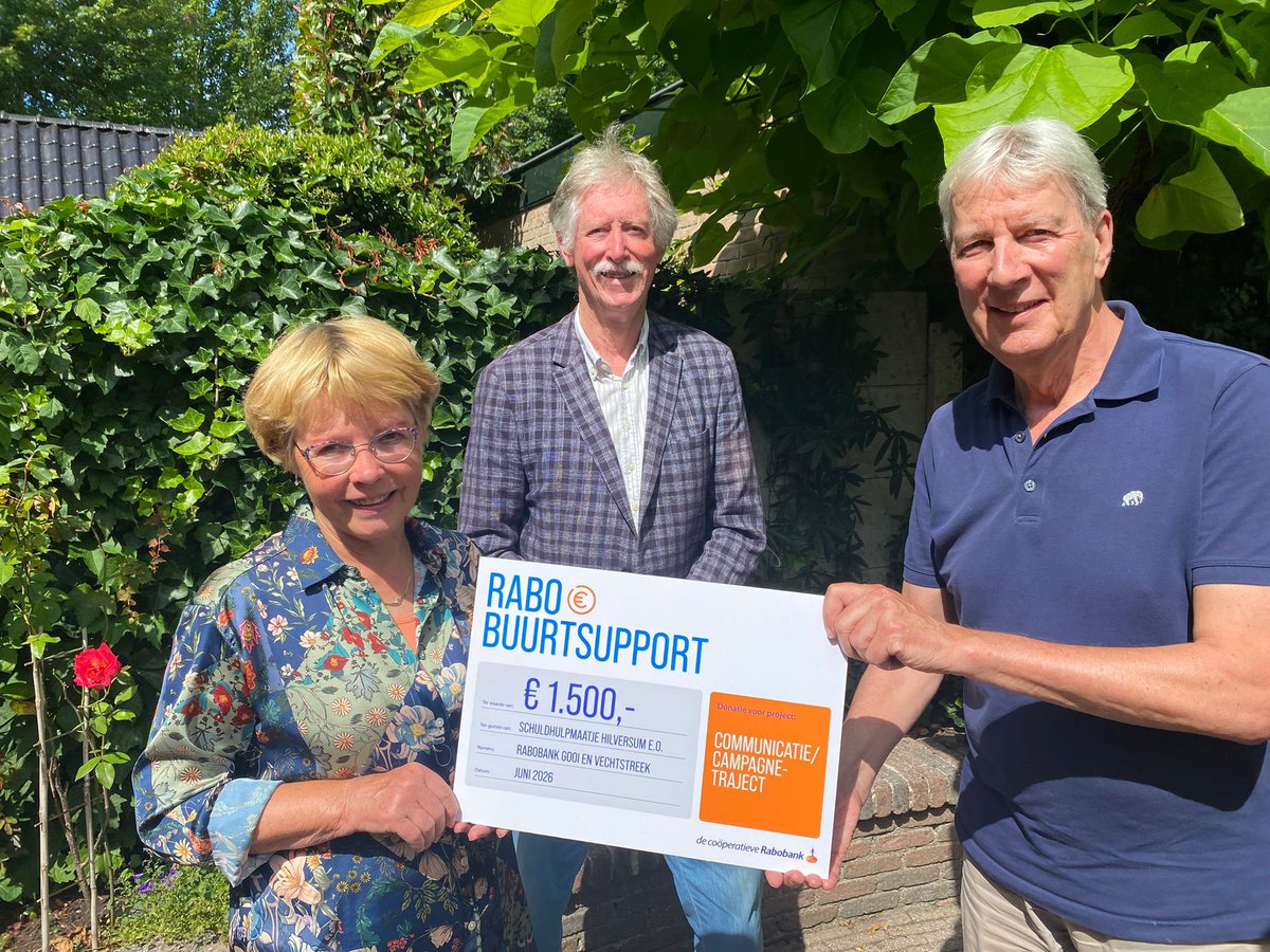 SHMHilversum's tweet photo. @SHMHilversum bereidt zich voor op de fusie met Wijdemeren! Vanaf januari helpen we ook de inwoners van alle dorpen. Om daar bekendheid aan te geven kregen we een bijdrage van de Rabobank. Dank daarvoor! https://t.co/zd8oKvv40e