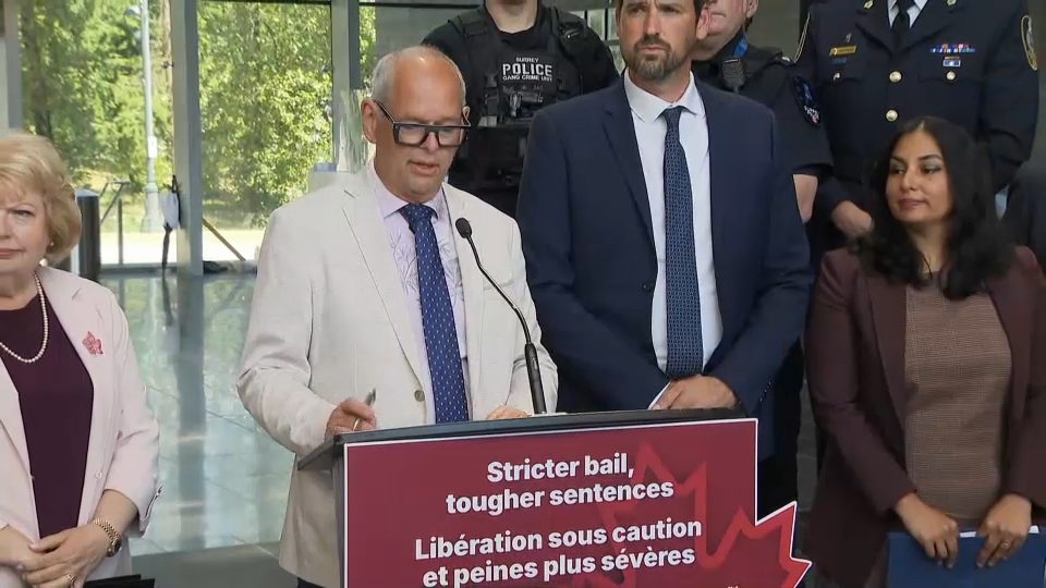 CPAC_TV's tweet photo. LIVE: Minister Fraser highlights Criminal Code reforms
➡️ https://t.co/PU0cvDfhBx

EN DIRECT : Le ministre Fraser présente les réformes du Code criminel
➡️ https://t.co/lDxTyiwmP3

#cdnpoli | #polcan https://t.co/6xnuu70aL0