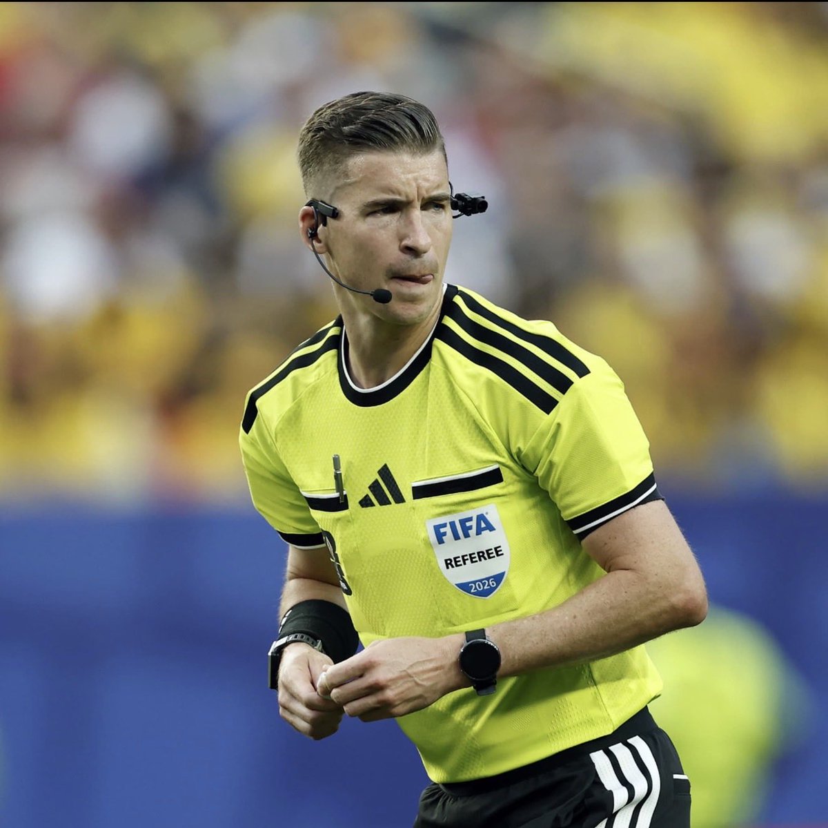 umerkhan5259's tweet photo. #fifa this Referee is corrupted referee. Every one saw what he did in match. He is playing in 🇦🇷 team. Very very injustice with egypt team. #Fıfaworldcup injustice. https://t.co/neTJlfqJSw