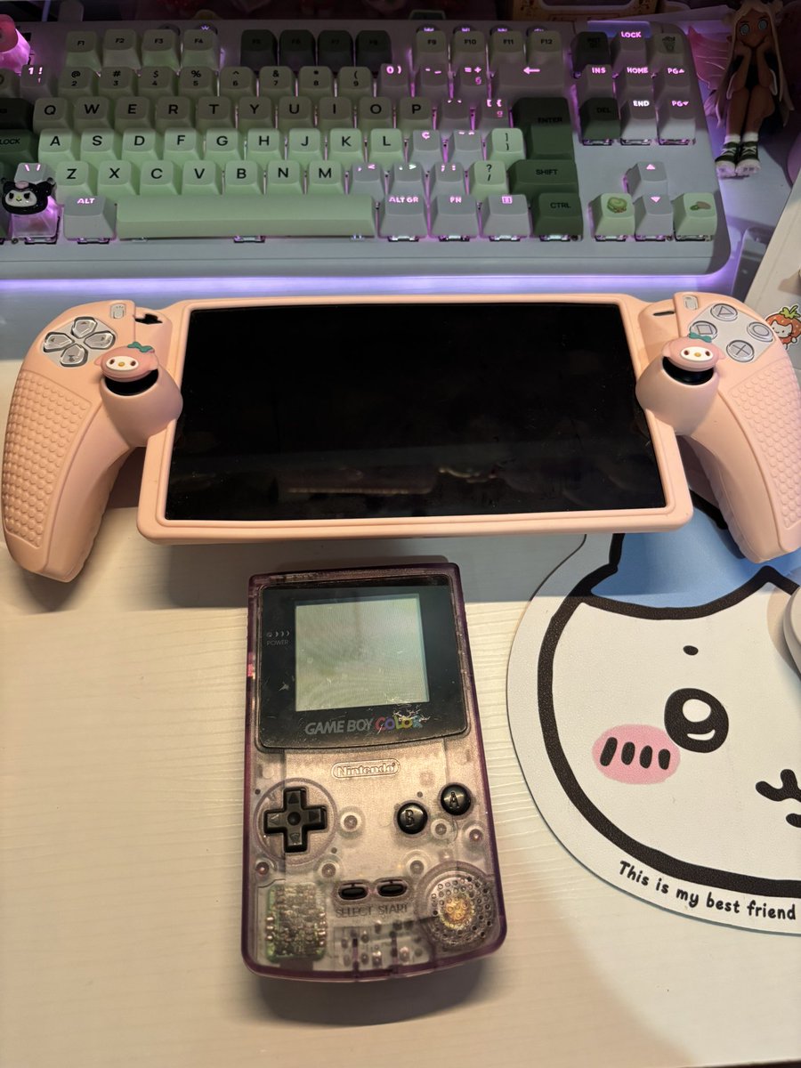 sailorduda's tweet photo. genta ta bom de portáteis ou falta algum? https://t.co/zrLHMNGoRA