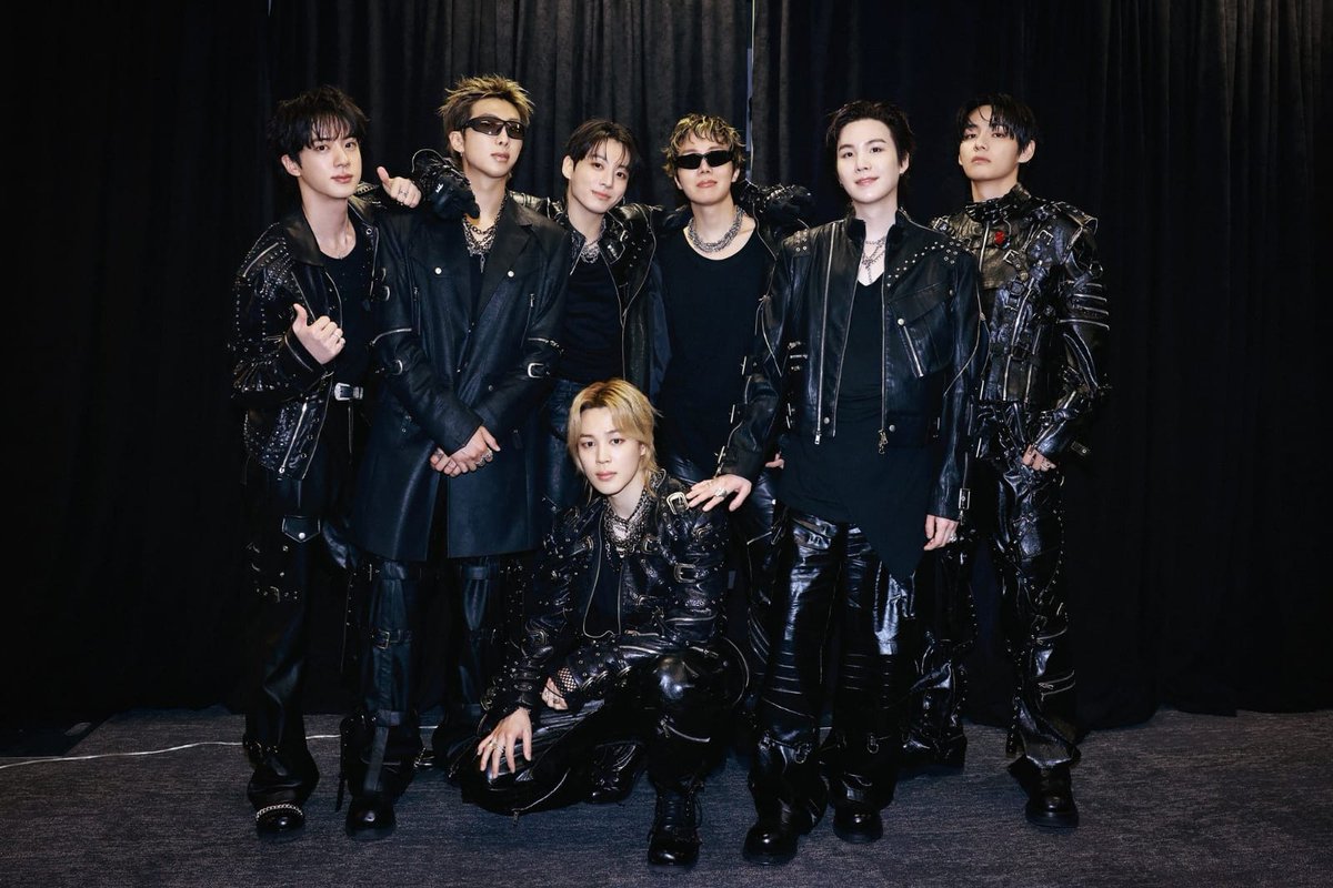 TheePopCore's tweet photo. BTS' ARIRANG World Tour becomes the FASTEST tour by an Asian act in history to sell 1 MILLION tickets. https://t.co/Eh5kFEd9YP