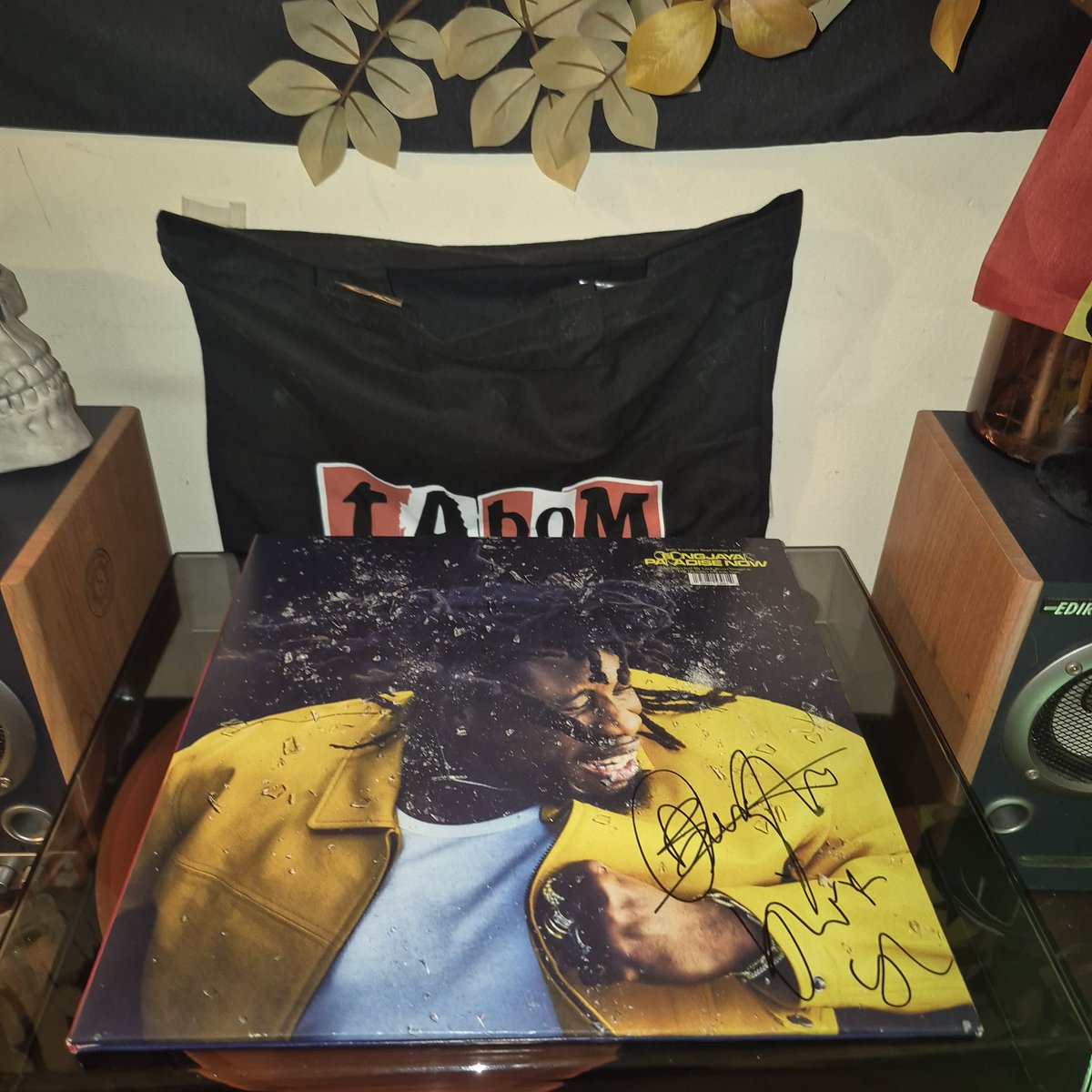 beyondbinary91's tweet photo. Now Spinning: Paradise Now by Obongjayar #ParadiseNow #Obongjayar #VinylEnthusiast #VinylCollector #VinylCollection #VinylCommunity #OnMyTurntable https://t.co/z3auyVVcbr