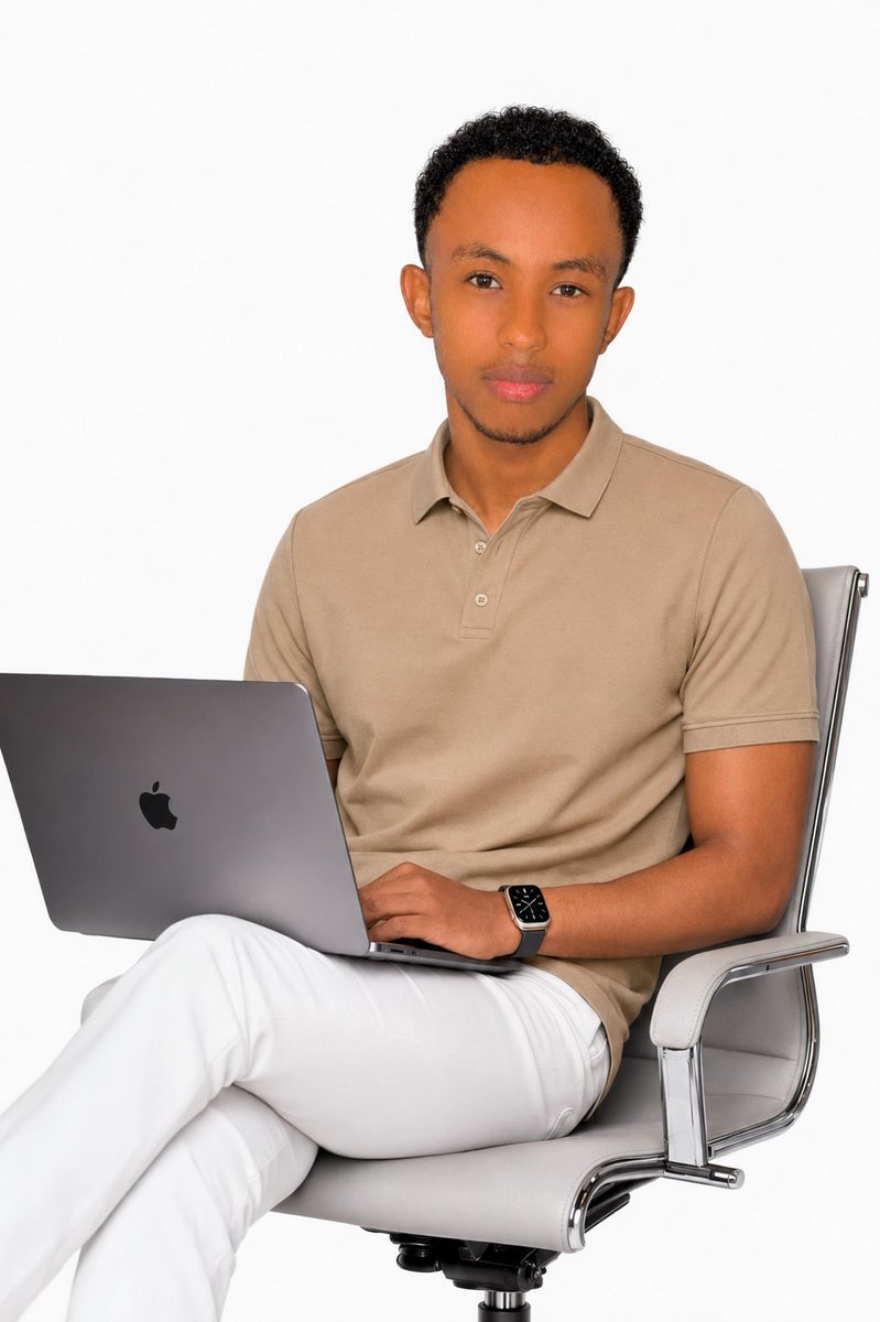 enga95311's tweet photo. Software is evolving. 🚀 AI boosts developer productivity and creativity. Great engineers combine fundamentals with AI tools. Claude is my favorite coding assistant. Humans + AI build the future. 🌍 #AI #Tech @AnthropicAI https://t.co/61eBV3HnyE