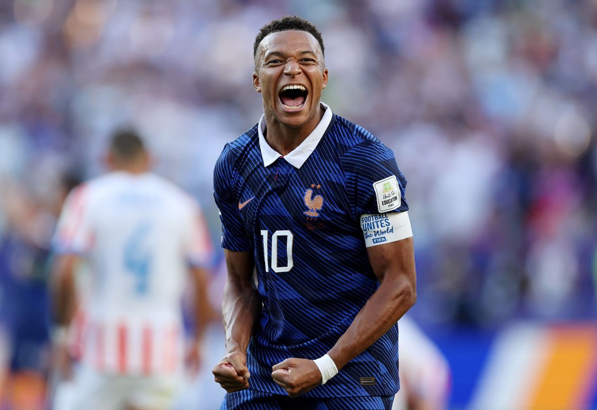 ActuFoot_'s tweet photo. 🚨🚨 SEULS 2 JOUEURS DANS L'HISTOIRE ONT ÉTÉ DÉCISIFS LORS DE TOUS LES MATCHS D'UNE COUPE DU MONDE ! 🤯🌍

🇧🇷 Pelé (1970)
🇧🇷 Jairzinho (1970)
...
🇫🇷 Kylian Mbappé (2026) ⏳
🇦🇷 Lionel Messi (2026) ⏳ https://t.co/JluqyPKQnw