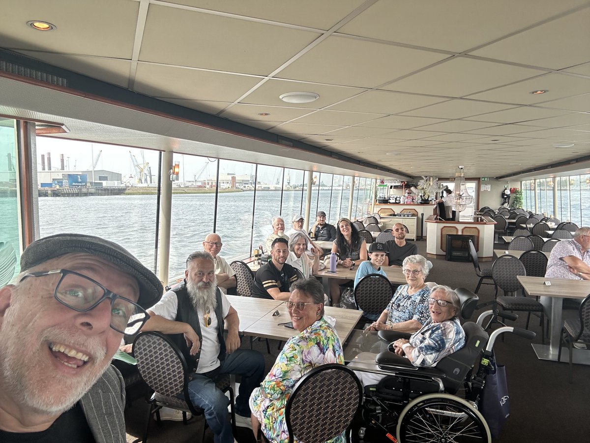 roel_pot's tweet photo. Ook zij weten nu wat de #rotterdamse verleden tijd is van #geruild #echwel #cursusplatrotterdams https://t.co/t17lYPb7Ya