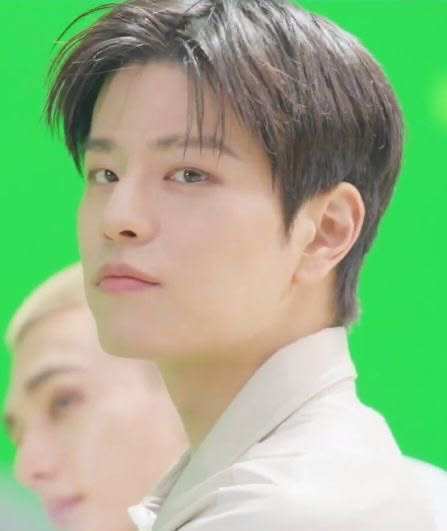 mangohyune's tweet photo. hes so gorgeous i wanna kiss him https://t.co/fgynH9y8US