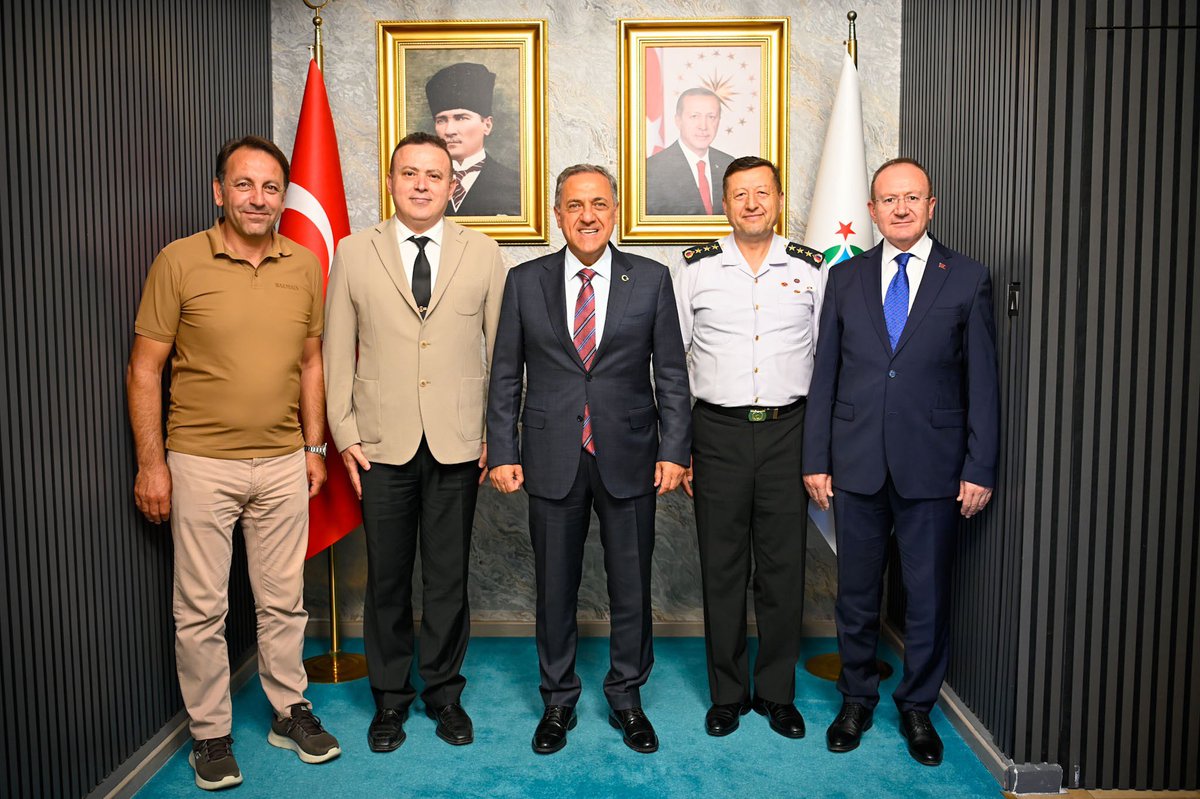 ahusta07's tweet photo. Jandarma Asayiş Vakfı Genel Müdürü E. Tuğgeneral Sayın İbrahim Güven, Yalova İl Jandarma Komutanı J. Alb. Sayın Ercan Altın, Jandarma Asayiş Vakfı İstanbul Bölge Müdürü E. Alb. Sayın Haluk Saygılı ve Asayiş Vakfı Üyesi Fatih Mutlu’ya Valiliğimize gerçekleştirdikleri ziyaret dolayısıyla teşekkür ederim.