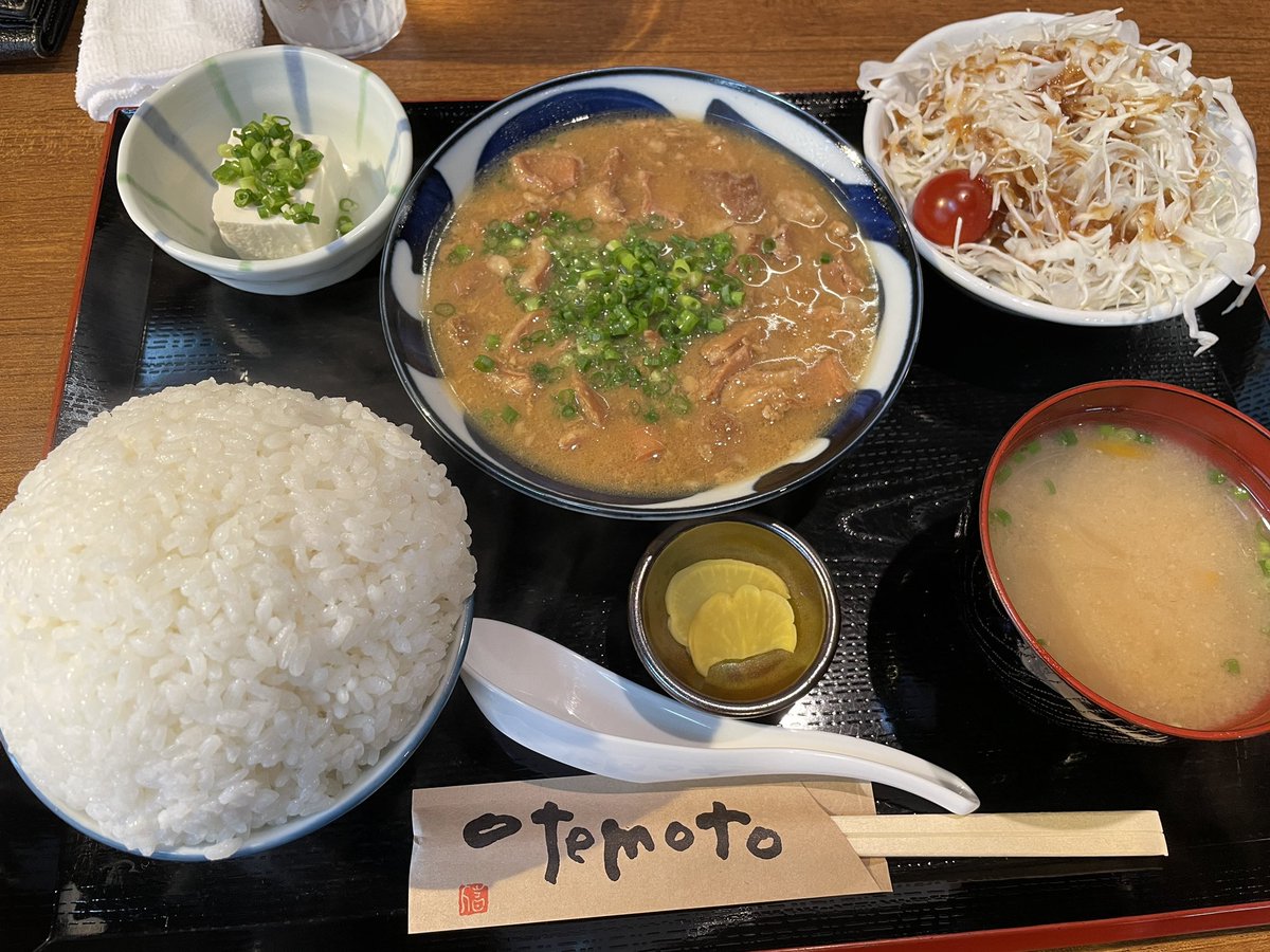 ys13324's tweet photo. 久しぶりのランチ写真🍙
馬ホルモン定食😋
漫画みたいなご飯の盛り方笑 https://t.co/Hqo4iNKVxA