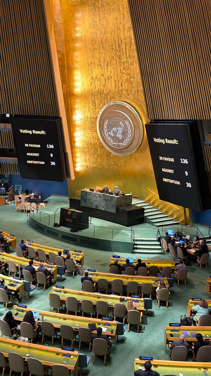 AnibalH020117's tweet photo. 🇨🇺🌐 @BrunoRguezP nuevamente alza su voz en representación de #Cuba para exponer los daños del Bloqueo a la isla. 

🇺🇳 Después del debate, así quedó la votación.

✅️ A favor: 136
❌️ En contra: 9
☑️ Se abstienen: 30

#TumbaElBloqueo 
#CubaNoEsUnaAmenaza
#VillaClaraConTodos https://t.co/AKIgb1bHHj