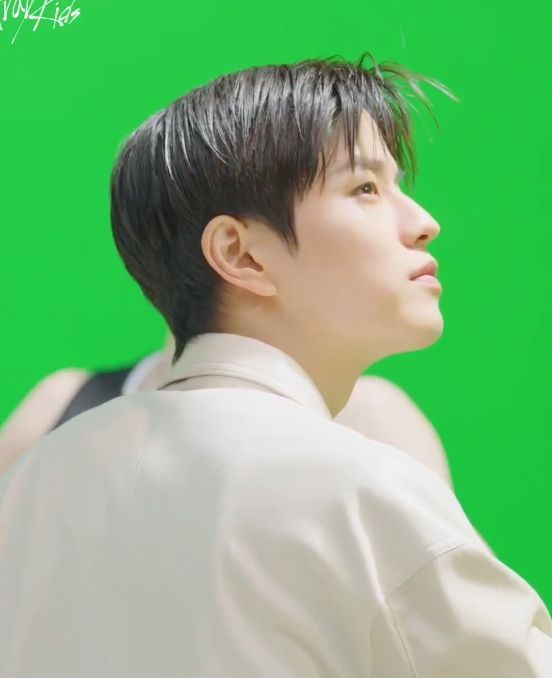 mangohyune's tweet photo. hes so gorgeous i wanna kiss him https://t.co/fgynH9y8US