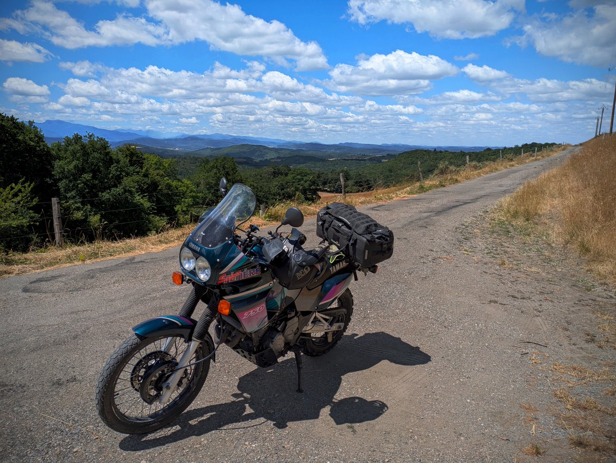 LTC_RedHot's tweet photo. Premier véritable test du XTZ 750 pour un voyage Montpellier - Ax-les-Termes, c'est vraiment une chouette moto mais y a encore du boulot.
Et quel plaisir de retourner dans les Pyrénées, les routes du coin m'avaient manqué. https://t.co/Jgye2C1TxG