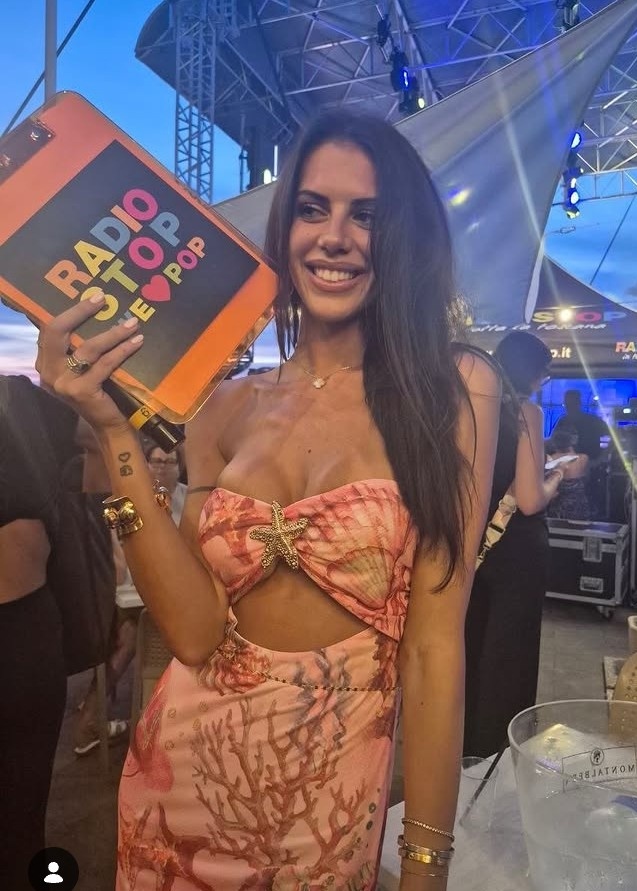 Alessia83452895's tweet photo. #radiostopfestival  #fiorde 
 Che cucciola 😍 ❤️ ❤️ https://t.co/3IDDpQ3a0U