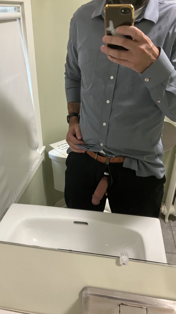 Albert0HRS's tweet photo. When bored, take your dick out https://t.co/lXw12AJfF9