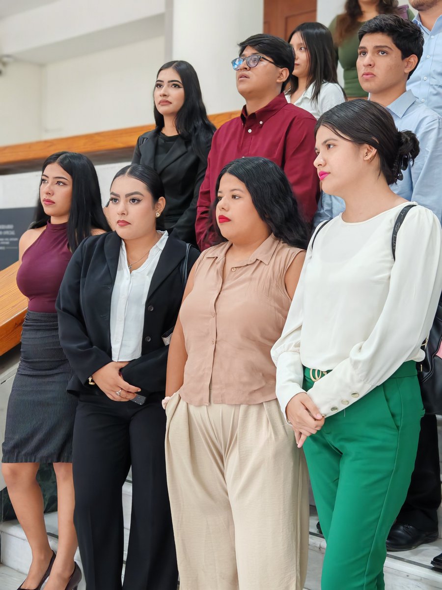 CongresoEdoSLP's tweet photo. 📌 #CulturaLegislativa 
😉Hoy recibimos en  con gusto a estudiantes de la Lic. en #Derecho del #ICESS, Campus #CiudadValles
Las y los futuros abogados asistieron para conocer cómo se hacen las leyes en #TuCongreso.
¡Bienvenidos, disfruten su estancia en la capital potosina! 😊 https://t.co/lgKAVEMOHm