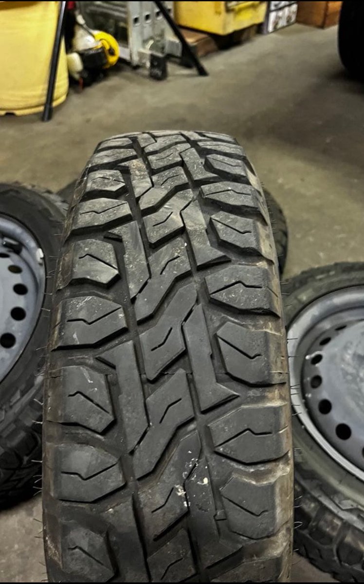m61769130's tweet photo. 置き場所的に邪魔になってきたから誰か買って

4本 2万
155/65R14 4穴 pcd100
トーヨー オープンカントリーR/T

8部山 24年製 https://t.co/DATHHlw7cw