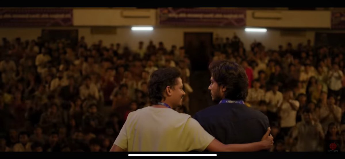 ramrk00's tweet photo. In Mollywood times, if you watch closely, the character (Arjun Haridas) played by Sangeeth prathap , Did even copied the dressing style of Naslen (Vineeth Madhavan) gradually after some time in the film 😭😭😭😭😭😭

@abhinavsnayak Bro!👑 https://t.co/boMQqG4G9j