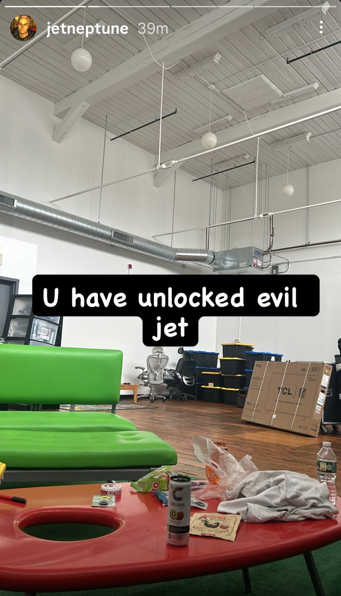 Jossienheimer's tweet photo. Jet update. Kimmie unlocked evil Jet somehow.

#fishtanklive #fishtankdotlive https://t.co/XDhfdBjqIK