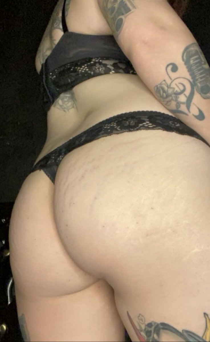 Karebear22100's tweet photo. Hope everyone is staying dry today. Don’t forget to check out my Snapchat and OF. HMU for info https://t.co/LHAAB5ekSO