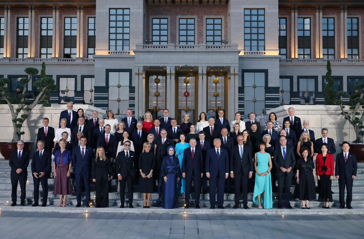 UKikaski's tweet photo. 🇷🇺🚽 𝗪𝗵𝗮𝘁 𝗞𝗿𝗲𝗺𝗹𝗶𝗻 𝗕𝘂𝗻𝗸𝗲𝗿 𝗠𝗮𝘀𝘁𝗲𝗿 𝗚𝗲𝗼𝘀𝘁𝗿𝗮𝘁𝗲𝗴𝗶𝘀𝘁 𝗗𝗼𝗶𝗻𝗴?

BLUF: One NATO photograph reveals a measurable shift in Washington's diplomatic posture toward Ukraine. 

7 July 2026: Group (family) photo of NATO members attending the NATO Summit in Ankara, Türkiye.

Among those in the photo are President Trump, Prime Minister Starmer, Prime Minister Carney, President Macron, Chancellor Merz, President Erdoğan, and President and First Lady Zelensky.

The inclusion of the Zelenskys, representing a non-NATO member state, is a significant development, to put it mildly.

At last year's summit in The Hague, President Trump vetoed Zelensky's participation in the main sessions. Ukraine's president was excluded from the family photo and the North Atlantic Council meetings, attending only a royal dinner after reporting indicated the decision was intended to avoid antagonizing Putin during active peace negotiations.

That restriction has now been reversed.

Zelensky appears in the family photo alongside all 32 NATO heads of state. He is participating in NATO-Ukraine Council sessions and has a bilateral meeting with Trump scheduled this week.

For a Kremlin that has spent four years attempting to reduce Zelensky's diplomatic standing by limiting his access to the forums where major security decisions are discussed, this represents a measurable change in political signaling.

Viewed alongside this year's G7 summit, where Macron described Trump's position on Ukraine as having fundamentally shifted, followed by a joint statement reaffirming Ukraine's territorial integrity and tightening sanctions on Russian oil revenues, the photograph is consistent with a broader pattern rather than an isolated protocol decision.

It is the clearest public indication this year that Washington is no longer managing Ukraine's diplomatic visibility to accommodate Moscow's preferences.

The Kremlin has long treated diplomatic staging as a measure of political alignment and negotiating leverage.

By that standard, this photograph conveys that Ukraine is again being positioned inside, rather than outside, the Western decision-making process.

Today, on the same day this photo was taken, Kremlin spokesman Dmitry Peskov told the Swiss magazine Die Weltwoche that Ukrainians should ask Zelensky himself "whether he is truly legitimate or not."

Moscow has been asking that question for over four years. 

The photo just answered it.

#OSINT #Ukraine