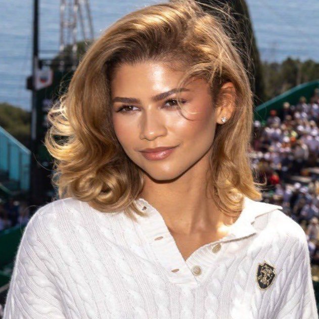 zenssdayaa's tweet photo. THE Zendaya photos https://t.co/5gnjeii5ZN