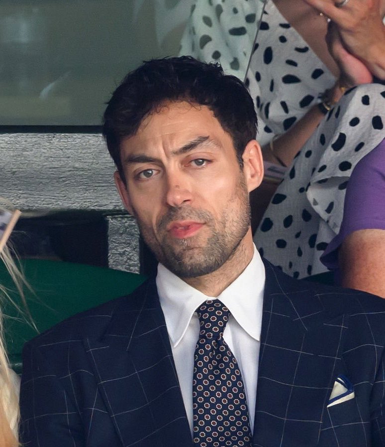 gaearave's tweet photo. it's giving rupert noticing taggie on the stands and watching her instead of the match (he doesn't even know who ends up winning) https://t.co/8fZWjkbux1