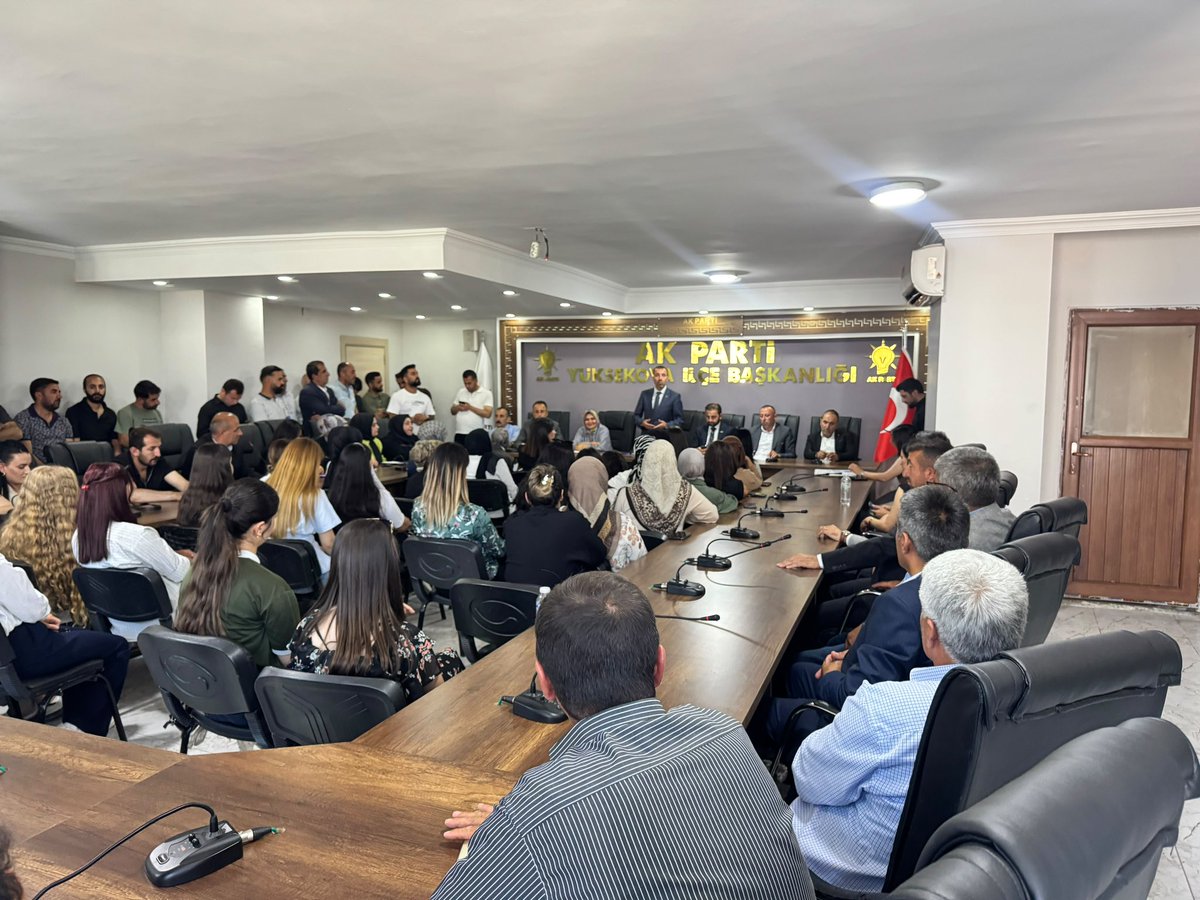 Akgencyova's tweet photo. 📍 Yüksekova İlçe Başkanlığı

Temmuz ayı İlçe Danışma Meclisi Toplantımızı; İlçe Başkanımız Sn. @BurhanYASAR30 Kadın Kolları Başkanımız Sn. @KayhanMuhteber ve  Gençlik Kolları Başkanımız Sn. @srvtkrstakkurt ’un katılımlarıyla gerçekleştirdik.

Teşkilat çalışmalarımızı, birlik ve beraberlik ruhuyla daha güçlü yarınlara taşımak adına istişarelerde bulunduğumuz toplantımızın ilçemize, teşkilatımıza ve davamıza hayırlar getirmesini temenni ediyoruz.

Rabbim birliğimizi, beraberliğimizi ve kardeşliğimizi daim eylesin.
@RTErdogan @AKGenclikGM