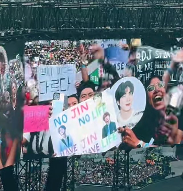 itssammy35's tweet photo. THE NO JIN NO LIFE SIGN 

JIN SHINES IN LONDON
#BTS_WORLDTOUR_ARIRANG
#BTS_WORLDTOUR_ARIRANG_LONDON_D2 https://t.co/oKLoMUMuci