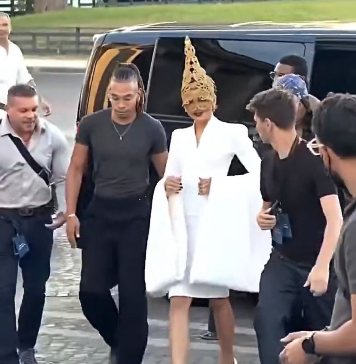 FilmUpdates's tweet photo. Zendaya for ‘THE ODYSSEY’ press in Paris https://t.co/p7ffcxqatG