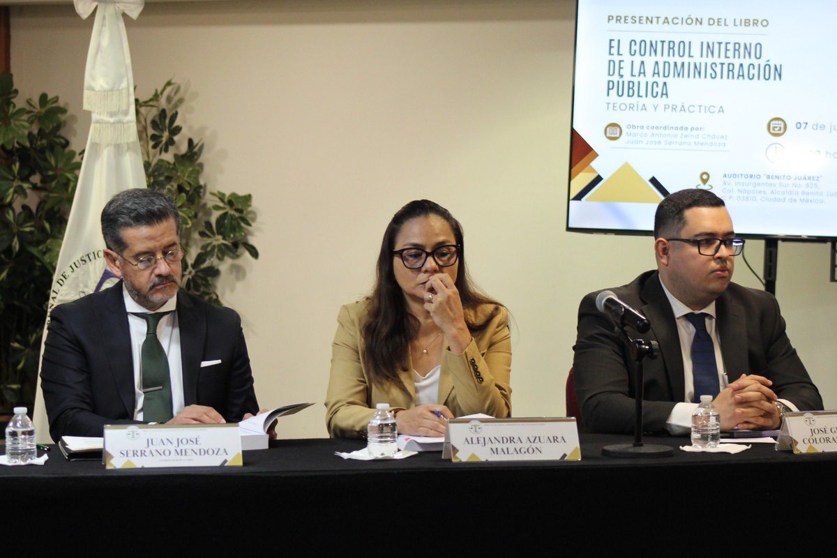 TJA_CDMX's tweet photo. 📚 El día de hoy se llevó a cabo la presentación del libro El Control Interno de la Administración Pública. Teoría y Práctica, un espacio de reflexión sobre el fortalecimiento del control interno y la gestión pública.

#JusticiaAdministrativa #PresentaciónDeLibro https://t.co/jbaqBWEGo9