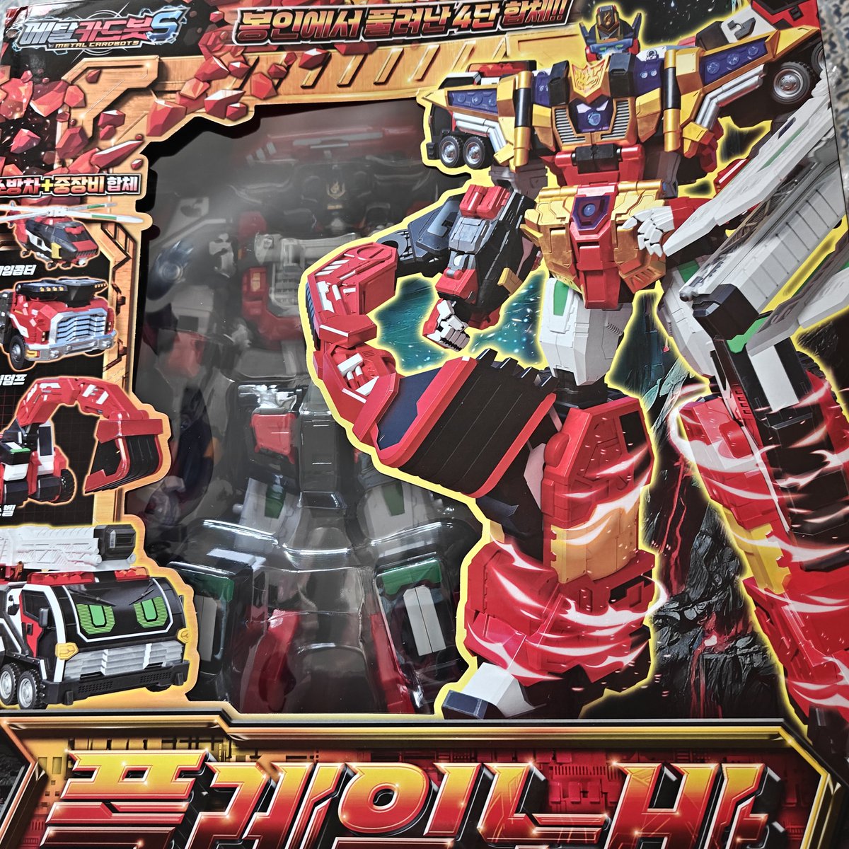 PocketTailor's tweet photo. The Flame Nova I ordered on my birthday is here!
(He's gonna be a bitch to draw though)
#metalcardbots https://t.co/ggndMrH7J1