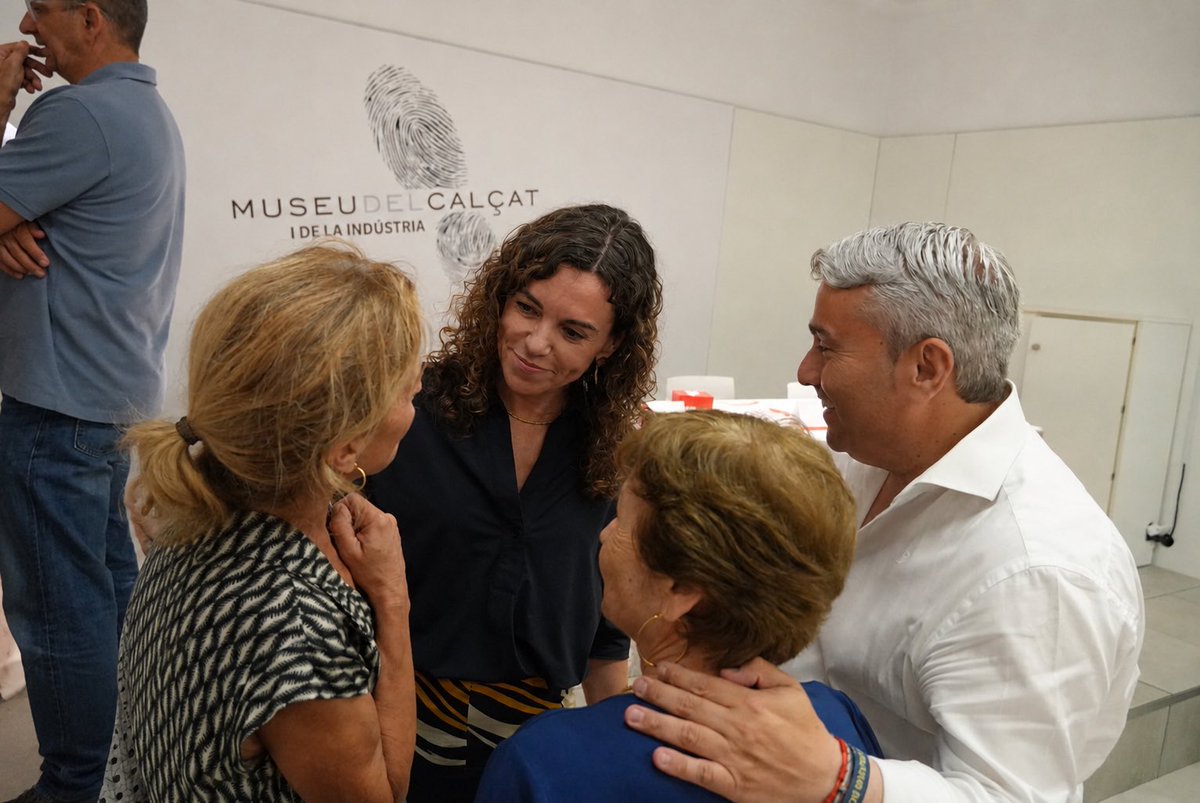 Rosanchezgrau's tweet photo. Inca és un bon exemple de com la política socialista millora la vida de la gent. 

Ha estat un gust escoltar i posar idees en comú amb els companys i companyes @SocialistesInca . 

Aquesta ciutat i la seva gent sempre em carrega les piles i m’omple d’il·lusió. https://t.co/RnYTTNTNQy