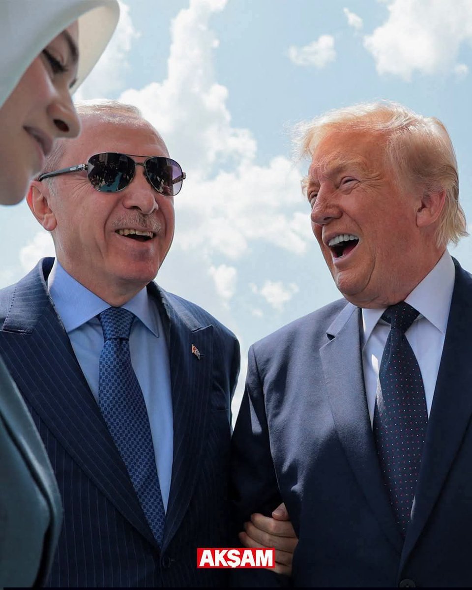 sinangokcan's tweet photo. Kimler kimlerle… Gayet mutlu görünüyorlar!
Trump’ın elinde İsrail'e verdiği destekle Onbinlerce Gazze’linin ve İrandaki 168 çocuğun kanı yok muydu? https://t.co/LorfAcB8ap