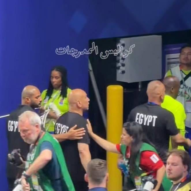 goalsside's tweet photo. 🚨🚨| Some Argentine fans displayed an Israeli flag aimed at Egypt manager Hossam Hassan, following his public support for Palestine. 🇪🇬🇵🇸 https://t.co/6aU4KaPXNc