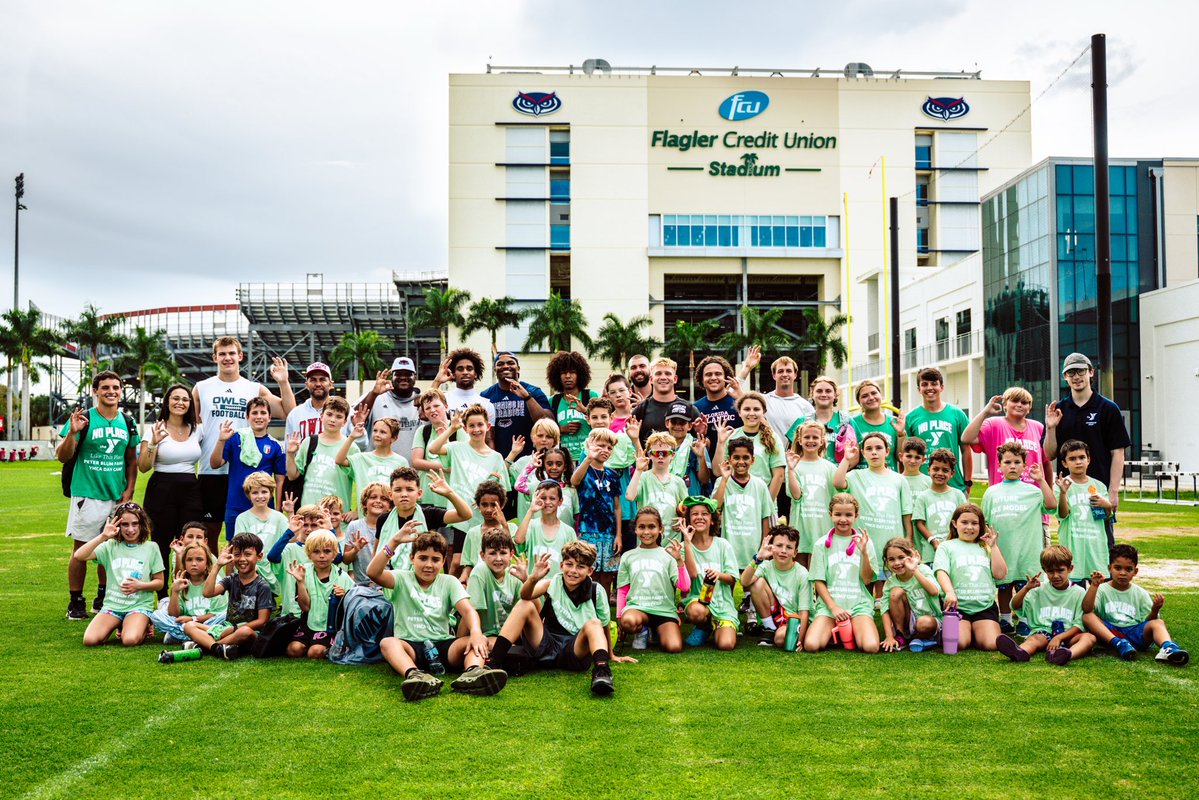 FAUFootball's tweet photo. Bigger than football🦉💙

Thanks to @YMCAofSPBC for spending the day with us!

#WIP🏝️ https://t.co/tjJOo7aXQt