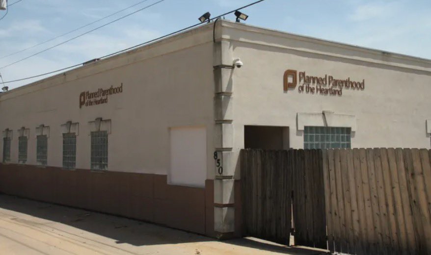 LilaGraceRose's tweet photo. BREAKING

Planned Parenthood’s Iowa City location is set to close July 31st! 

They dispense abortion pills and perform surgical abortions up to 6 weeks.

Precious babies will be saved 🙌 https://t.co/lE6NxhoR6Z