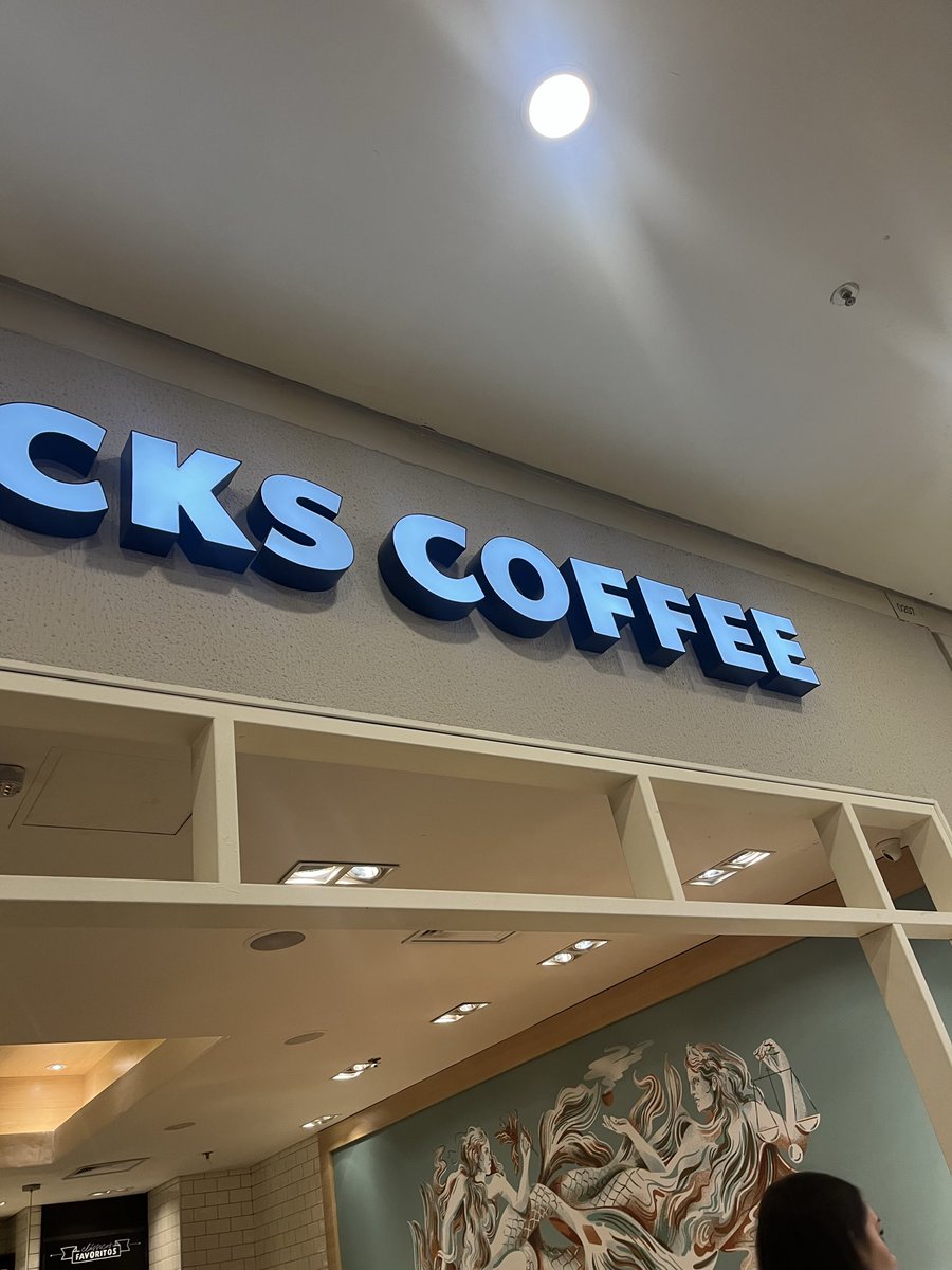 illicitfolk's tweet photo. #PreferidaStarbucks @Starbucks hit https://t.co/hxnUt4imcL